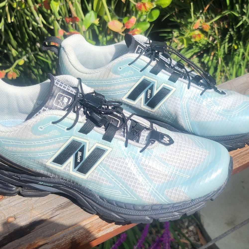 New Balance Black and Blue Cayl Athletic Shoes Sz 9.5
